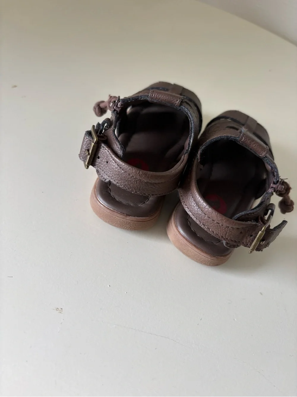 BILLY Kids Brown Closed-Toe Fisherman Sandals 7